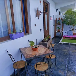 https://la-casita-del-acantilado.adeje-hotels.com