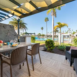 https://renovated-house-front-pool.maspalomashotels.com